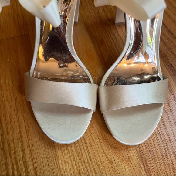 Badgley Mischka Everafter Embellished Block Heel size 5 1/2 - Picture 5 of 6